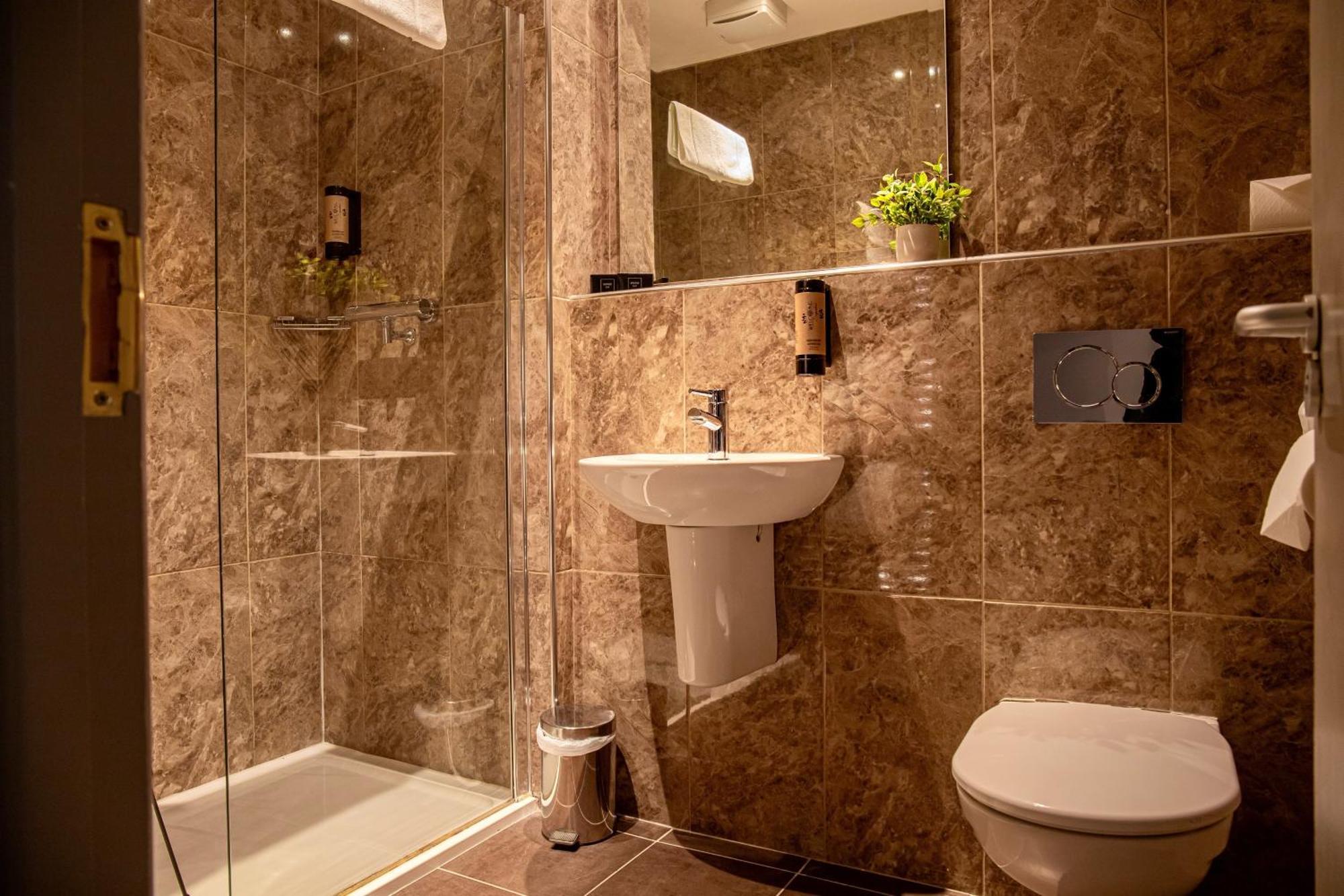 The Enniskillen Hotel And Motel Ngoại thất bức ảnh