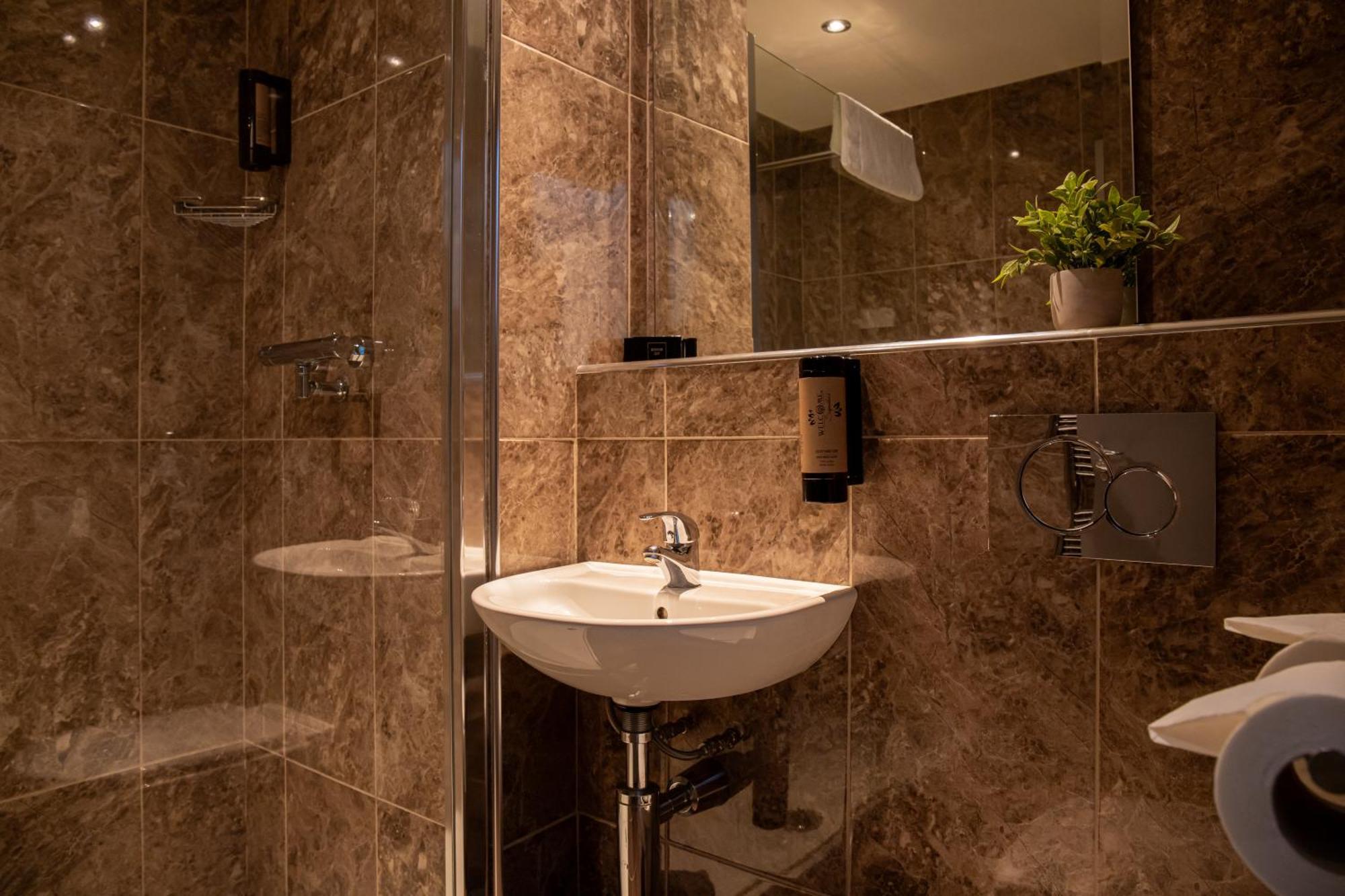 The Enniskillen Hotel And Motel Ngoại thất bức ảnh