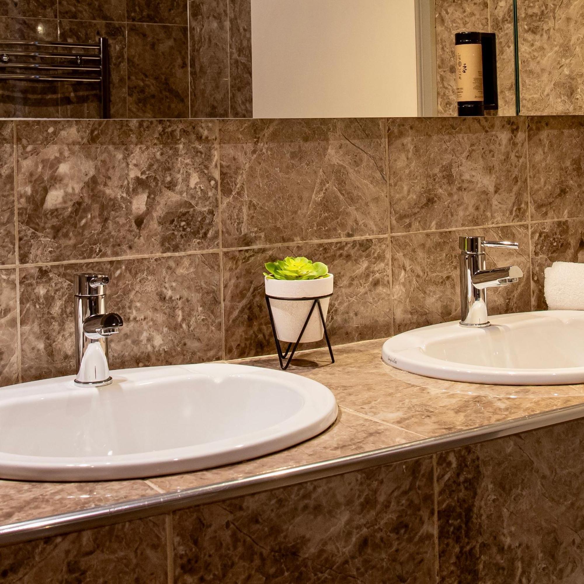 The Enniskillen Hotel And Motel Ngoại thất bức ảnh